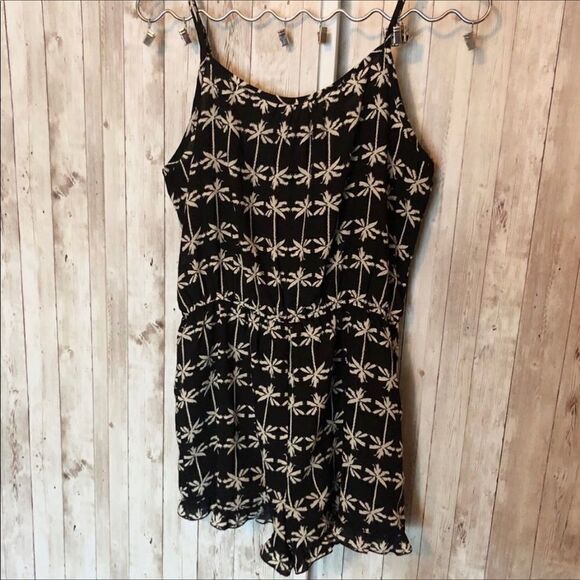Black Palm Tree Shorts Romper MEDIUM - Picture 1 of 7
